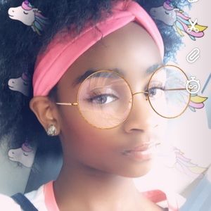 Meet your Posher, Damonya